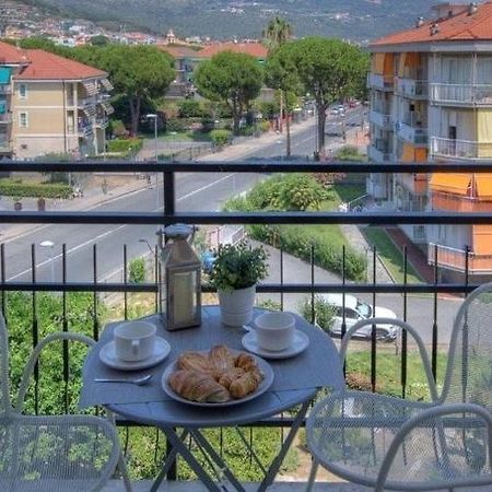 Ad Un Passo Da… Lägenhet Pietra Ligure Exteriör bild