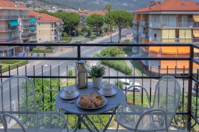 Ad Un Passo Da… Lägenhet Pietra Ligure Exteriör bild